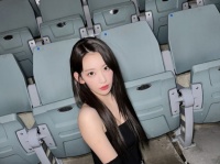 宮脇咲良、セクシーすぎる。超ミニ×生太ももに「いちばん！」「めっちゃ可愛い〜♡」」「美しい」と大絶賛