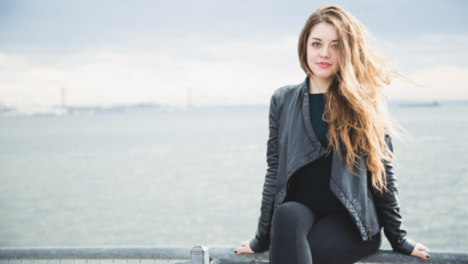 失恋した後、元カレの連絡先は消した方が良い?