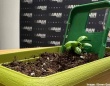世界初、土に植えると芽が出るiPhoneケースが登場。生分解性素材で植物の種子入り