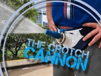 あそこから大噴射！パワフルに洗車ができる股間装着用洗浄機「クロッチキャノン」