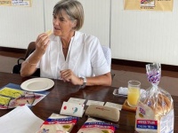 青森ご当地パン「イギリストースト」工場を英国大使がまさかの訪問　試食後に語った感想とは