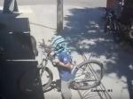 成功を確信したであろう自転車泥棒が走り出そうとした瞬間…！