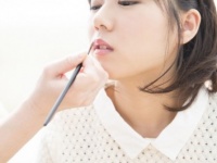 冒険なんて無理！　9割以上の女性が、トレンドをおさえたメイクをしないワケ