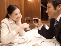 下心丸見えなんですけど!?　女性が狙われていると感じる男性の行動4つ