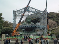 鎌倉大仏が「まさにモビルスーツ整備中」と話題に