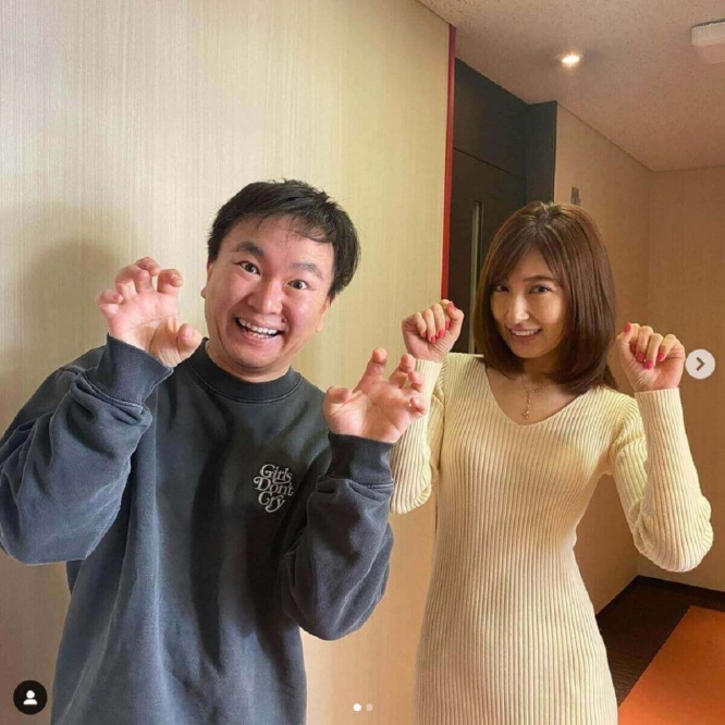 熊田曜子 かまいたち山内との猫ポーズ2ショットに反響続出 1ページ目 デイリーニュースオンライン 熊田曜子 かまいたち山内との猫ポーズ2ショットに反響続出 1ページ目 デイリーニュースオンライン