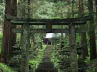 上色見熊野座神社（ageo_akaihanaさん撮影、Wikimedia Commons
