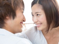 うしろからギュッ、ふざけながらイチャイチャ……彼との好きなスキンシップ4選