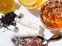 キャンメイクから紅茶の香りの香水が登場！　2つの香りに癒されて