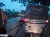これどんなバトル？バングラディシュの長距離バスの暴走が死を覚悟するレベル