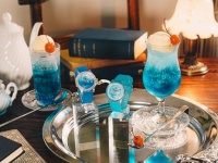 まるでクリームソーダのような時計。「旅する喫茶」とのコラボモデル登場
