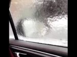 車の窓を開けたら…また窓！？　キレイに張った氷にびっくり！