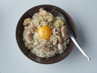 うますぎてつらい。「ねぎ塩油鶏めし」の作り方