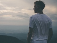 「他人が自分をどう思うかなんて気にしなくてもいい」と思える社会の5つの事実