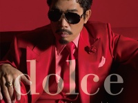 鈴木雅之、真っ赤なスーツで還暦を祝う　ソロ・デビュー30周年アルバム発売