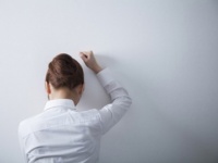 はぁ、もう限界っ……。　仕事で泣いてしまった経験・6選