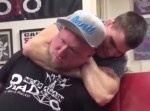 【衝撃映像】一般人がＵＦＣファイターのリアネイキッドチョークを受けるとこうなる