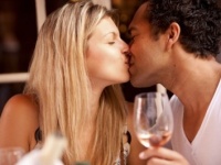 情熱的でうれしい？　激しいキスが好きな男性に思うこと・4つ