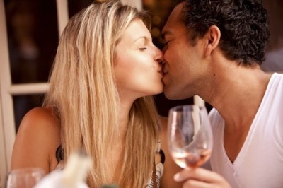 情熱的でうれしい？　激しいキスが好きな男性に思うこと・4つ
