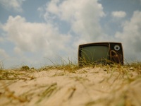 村全体でインターネットが毎朝つながらなくなるミステリーが発生。原因は1台の古いテレビだったことが判明（イギリス）
