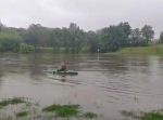絶対にマネしてはいけない。　大雨で増水した川にでカヤックに乗ったら…！