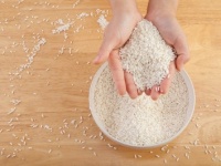 おいしさよりもコスパ重視!?　スーパーで買うのは、「ふつうのお米」or「無洗米」どちら？