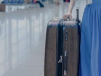 乗っていた飛行機がハプニングで見知らぬ空港に着陸　ホテルも予約していない私に声をかけてきた男（高知県・60代女性）