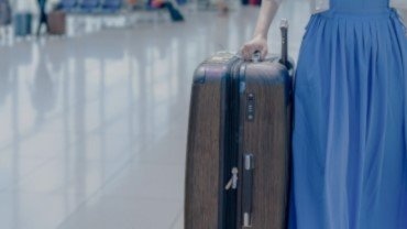 乗っていた飛行機がハプニングで見知らぬ空港に着陸　ホテルも予約していない私に声をかけてきた男（高知県・60代女性）