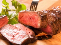 塊肉をがっつり！