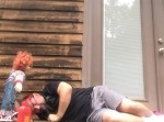 もしもお父さんがチャッキーに殺されていたら？　お茶目なドッキリに娘が絶叫w