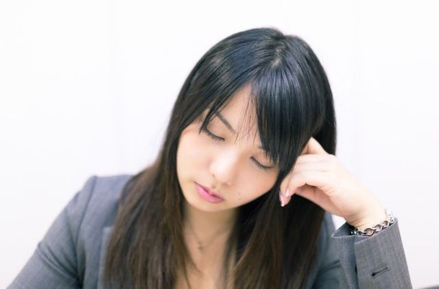 大学で居眠りする人々を撮りつづけたFacebookページが大人気に