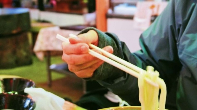 偶然入ったうどん店で...（画像はイメージ）