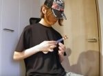 弘法筆を選ばず。１００円のおもちゃのギターをプロのギタリストが弾いたら？