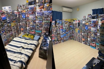 もともとは、弟さんの部屋で、2枚の写真はどちらも同部屋。「倉庫」代わりに使用中とのこと。（画像は群馬のマフティーヤバいプラモデル屋さん（yabaipuramoderu）さんから）