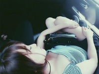 大島優子、胸の谷間があらわになった無防備すぎる寝顔ショットにファン大興奮！　「なまめかしい」「こりゃあかん」