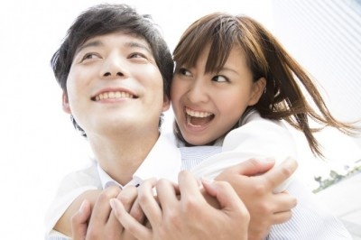 どこまであり？　街中でのスキンシップ、「OK」と「NG」のボーダーライン