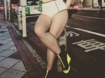 このセクシーな脚は一体！？　意外にもあの女芸人だった！！「マジ抱きたい」