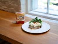 明治ブルガリアヨーグルト、「ロンハーマン カフェ」とのコラボメニューを展開
