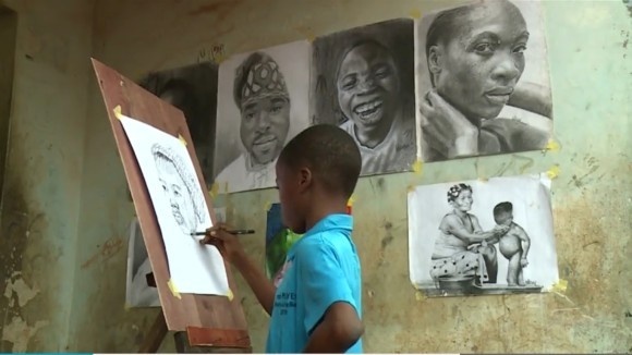 描くことで家計を助ける。驚きの描画力でリアリティのある絵画を描くナイジェリアの11歳の少年