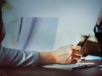 上司に使ってもOK？　「お手すきの際に」の正しい使い方