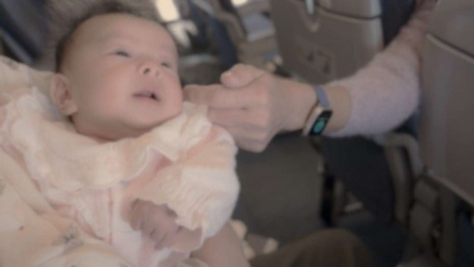 2人の子供が泣き始めて（画像はphotoAC）