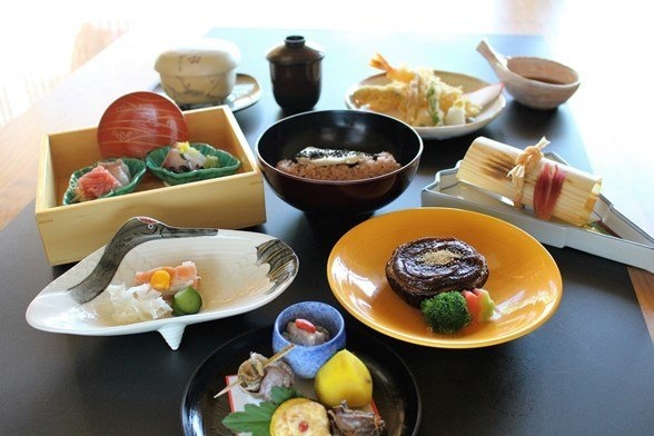 料亭「福寿家」料理例（画像提供：吉川市長寿支援課）