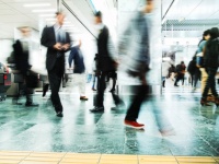 早歩きの人の方が、ゆっくり歩く人よりも最大15年長生きする可能性が示唆される（英研究）