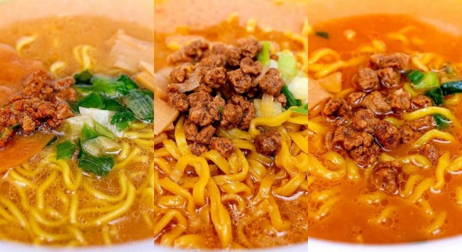 左から彩未、すみれ、純連　姿は三者三様