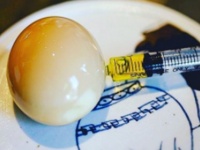 味玉に注射器で「白トリュフオイル」をイン⁉　元フレンチシェフが作るラーメンが凄すぎる