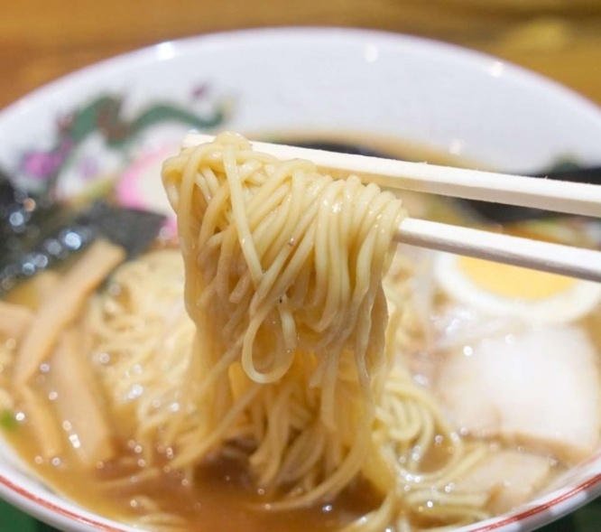 旅先のラーメン屋での出会い（画像はイメージ）