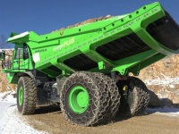 世界最大の電気トラック「eDumper」車両重量は58トン、最大積載量は65トン