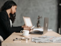 その言い方、失礼じゃない??　相手に伝わりやすい「依頼メール」の書き方【短いのに感じがいいメールが悩まず書ける本 #4】