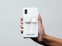 こ、これは！？スマートフォン装着型スプーンナイフがキックスターターで資金募集中。その使い方が・・・