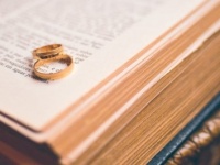 結婚指輪、男性はつけるorつけない？　男性・女性の本音とは